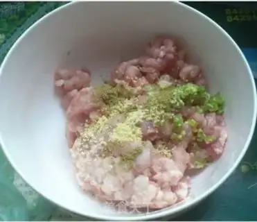 Make Pure meat wonton step 1