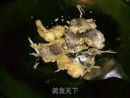 Make Crispy grass carp pieces step 7