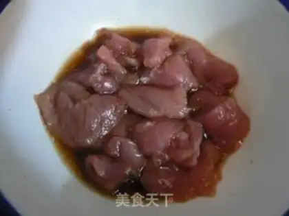 Make stir-fried pork with beans and onions step 2