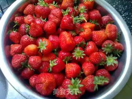Make strawberry jam step 1