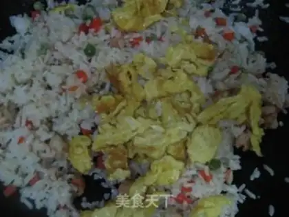 Make Pineapple shrimp fried rice step 5