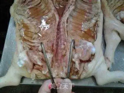 Make roast suckling pig step 1