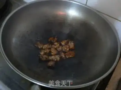 Make stir-fried pork with beans and onions step 4