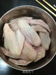 Make Garlic roasted chicken wings step 0