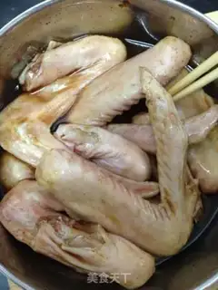 Make Garlic roasted chicken wings step 1