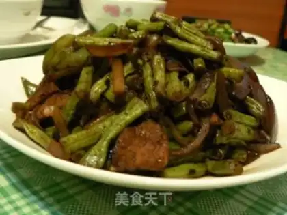 Make stir-fried pork with beans and onions step 9