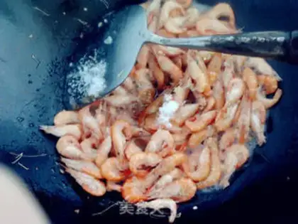 Make stir-fried river shrimp step 15