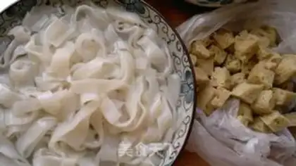 Make stir-fried dough noodles step 1
