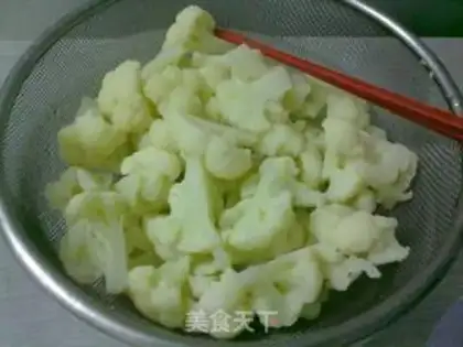 Make stir-fried Chaoshan meat roll with cauliflower step 3