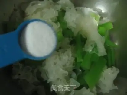 Make Cashew nut, snow ear, celery step 4