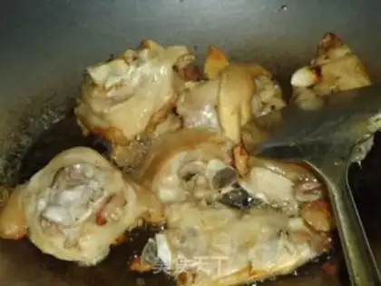 Make stewed pork knuckle step 1