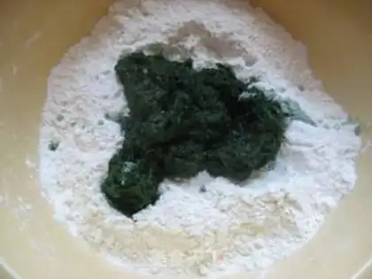 Make Aixiang flower roll step 1