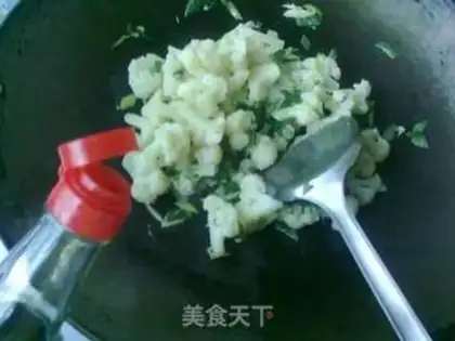 Make stir-fried Chaoshan meat roll with cauliflower step 7