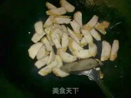 Make stir-fried Chaoshan meat roll with cauliflower step 8