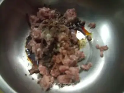 Make Pork and green onion pie step 1