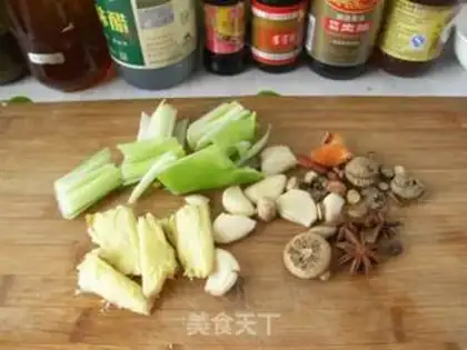 Make Braised egg with pork knuckle step 2