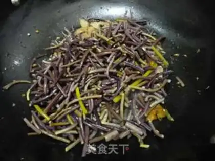 Make stir-fried pork with bracken step 5