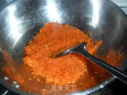 Make Dumplings stuffed with carrot and fungus step 3