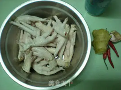 Make Red roasted chicken feet step 0