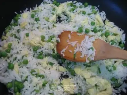 Make Fried rice with shrimp balls and eggs step 10