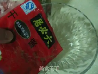 Make noodles with soy bean paste, Beijing step 1
