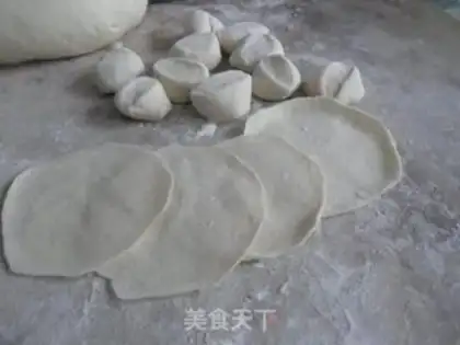 Make Dumplings stuffed with carrot and fungus step 7