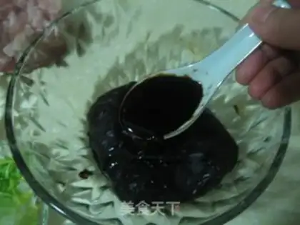 Make noodles with soy bean paste, Beijing step 3