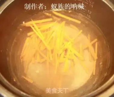 Make stir-fried shredded pork with mushroom step 1