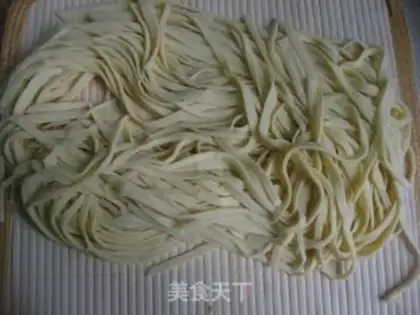 Make Hand-rolled noodles with tomato and egg step 20