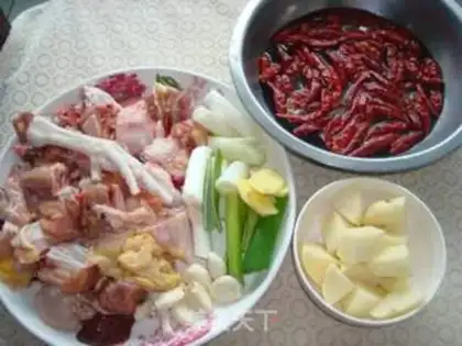 Make saute spicy chicken step 1