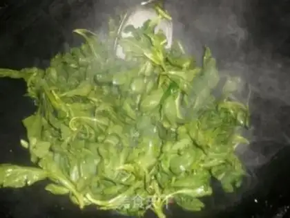 Make stir-fried chrysanthemum step 2