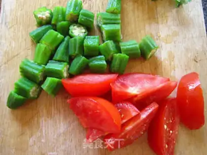 Make stir-fried udon with shrimp okra step 2