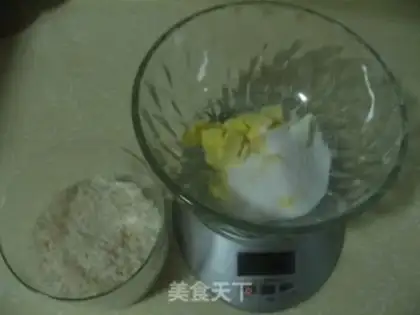 Make Golden shredded coconut balls step 1