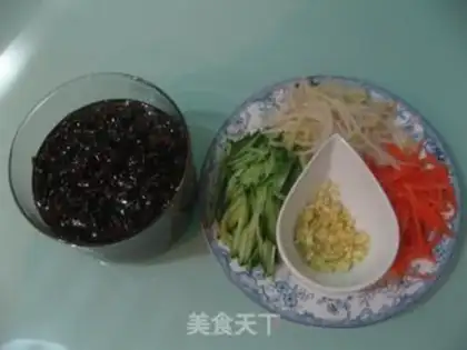 Make noodles with soy bean paste, Beijing step 11