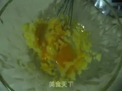 Make Golden shredded coconut balls step 2