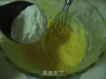 Make Golden shredded coconut balls step 6