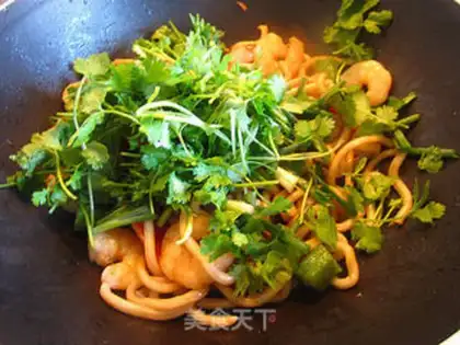 Make stir-fried udon with shrimp okra step 10
