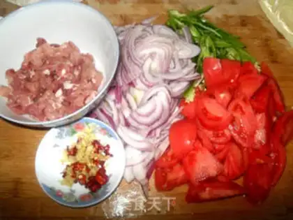 Make Xinjiang stir-fried strips step 2