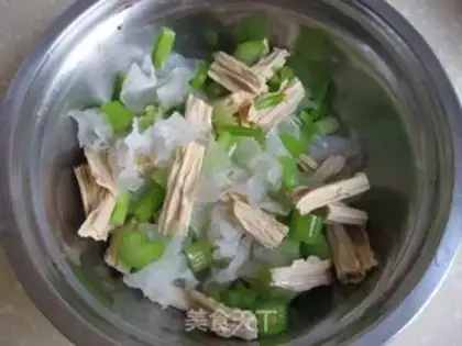 Make Celery, tofu, bamboo, mixed with tremella step 0