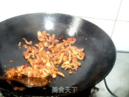 Make Xinjiang stir-fried strips step 5