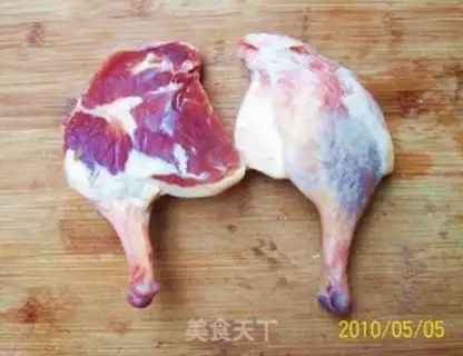 Make Spring swimming in water roast duck legs step 0