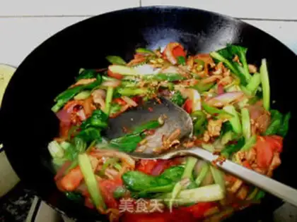 Make Xinjiang stir-fried strips step 8
