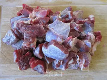 Make Stewed potatoes with beef brisket in curry step 0