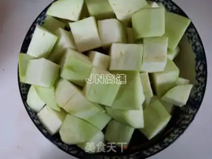 Make Maotai-flavored three delicacies step 2