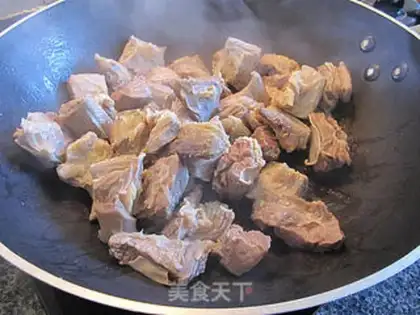 Make Stewed potatoes with beef brisket in curry step 4
