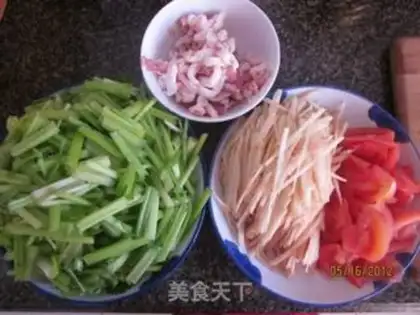 Make New three silk in tomato sauce step 0