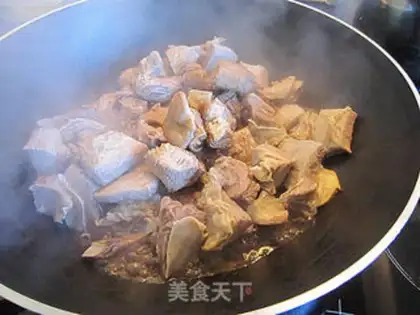 Make Stewed potatoes with beef brisket in curry step 5