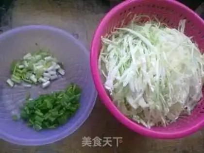 Make Fried rice with cabbage, shrimp and egg step 1