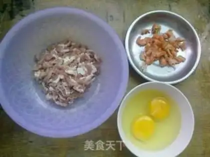 Make Fried rice with cabbage, shrimp and egg step 2