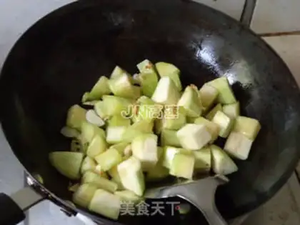 Make Maotai-flavored three delicacies step 7